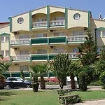 Amaris Aparthotel 3*