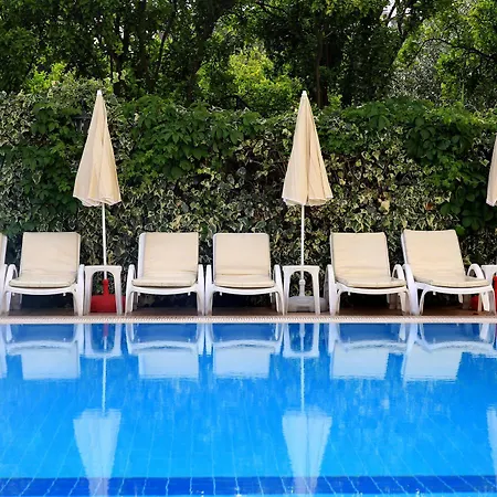 Amaris Aparthotel 3*