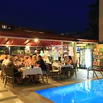 Ξενοδοχείο με διαμερίσματα Amaris 3*